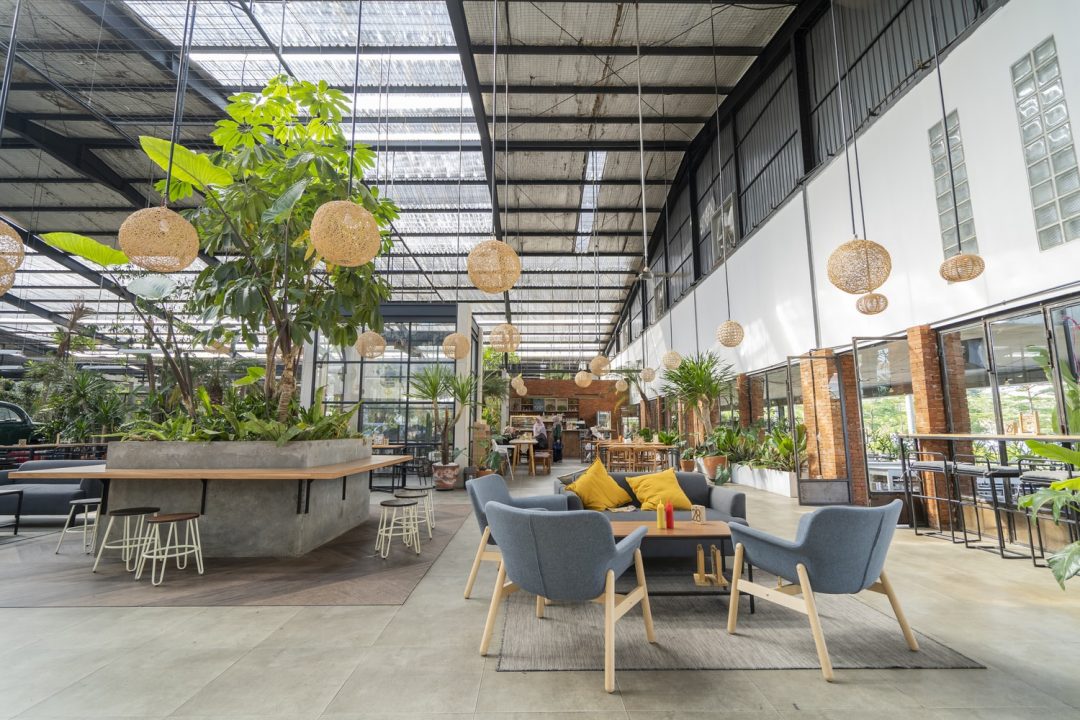 Văn phòng công ty được thiết kế với tối đa nguồn ánh sáng tự nhiên cho một không gian thoải mái, thoáng đãng- HOME68